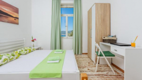  Riva Guesthouse  Тиват